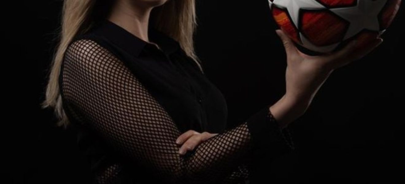 Female football expert 